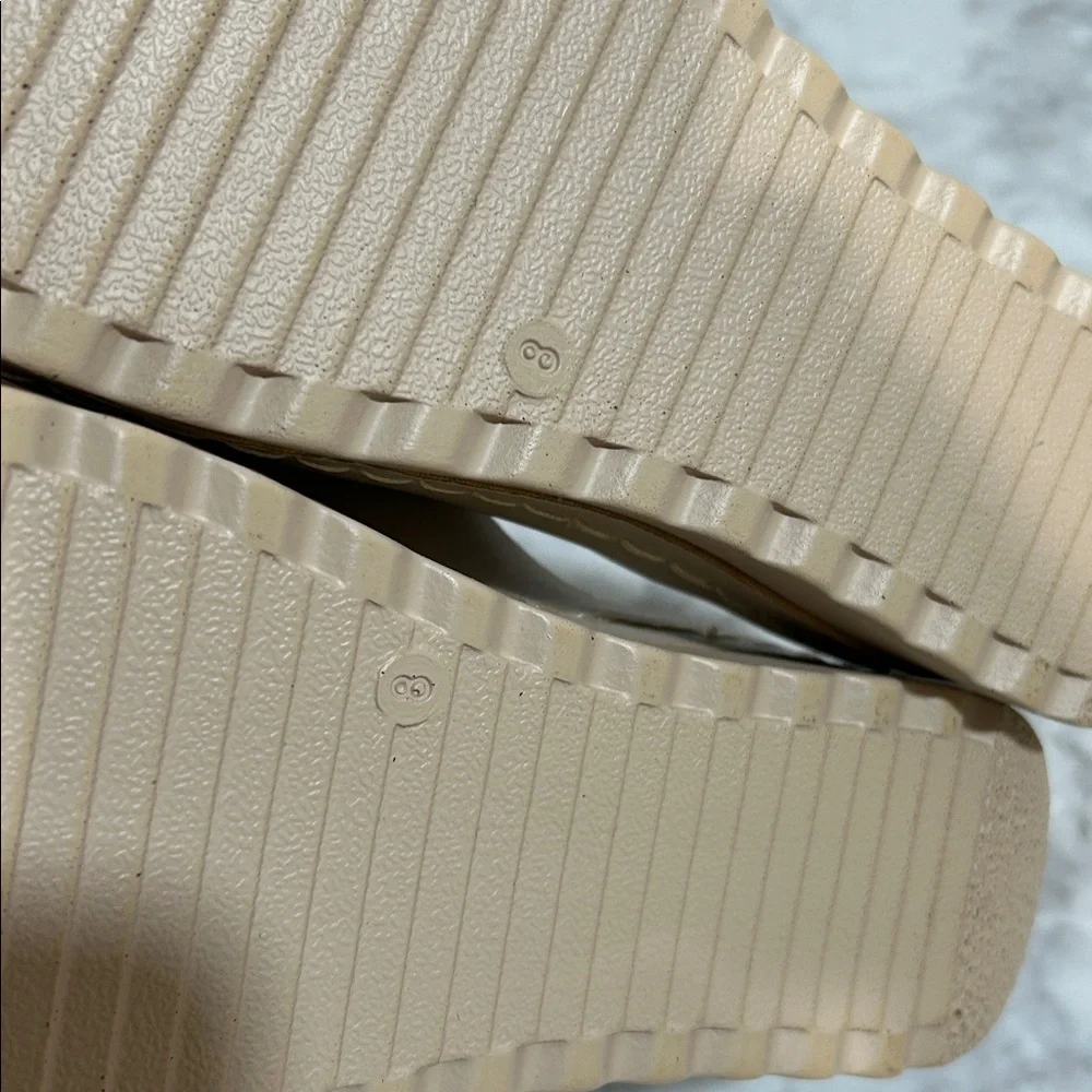 UNBRANDED WOMENS DOUBLE BUCKLE STRAP SANDALS CREAM SZ 8
